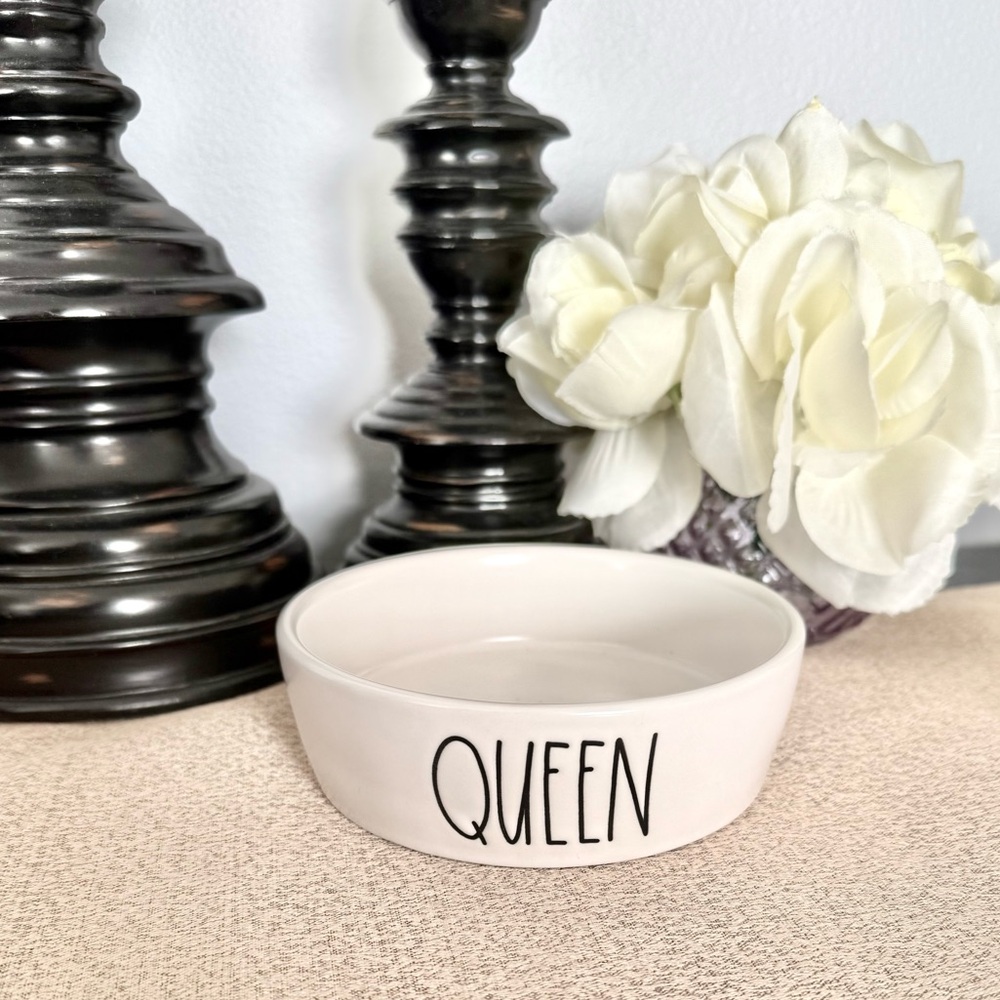 🆕Rae Dunn QUEEN Ceramic Pet Bowl